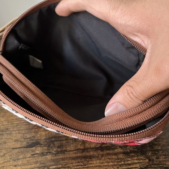 Women’s Volcom Small Double Zipper White Rose-Printed Coin Pouch Bag - Picture 7 of 8